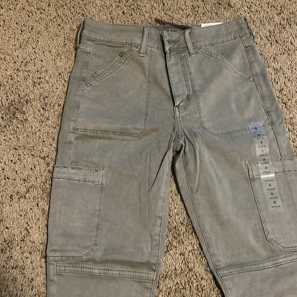 Hi-Rise Jeggings - Picture 2 of 4